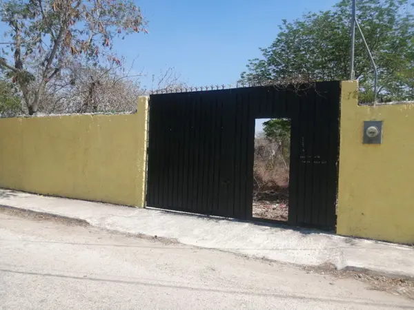 Terreno de uso de suelo mixto con servicios