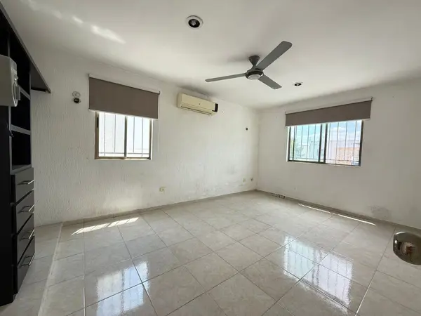 Casa SOBRE CALLE PRINCIPAL Ideal para Negocio