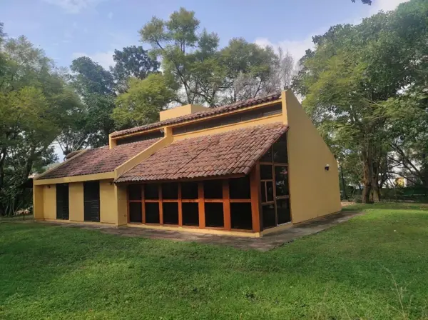 Preciosa Casa en un Nivel en Fraccionamiento Los Laureles, Col. Pradera, Cuernavaca Mor