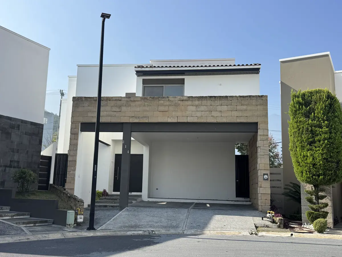 Casa en renta en Sin colonia, Monterrey — foto 1 de 17