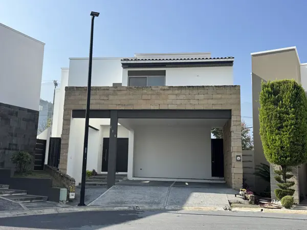 Casa en Renta en Montealban, Monterrey, N. L. Carretera Nacional