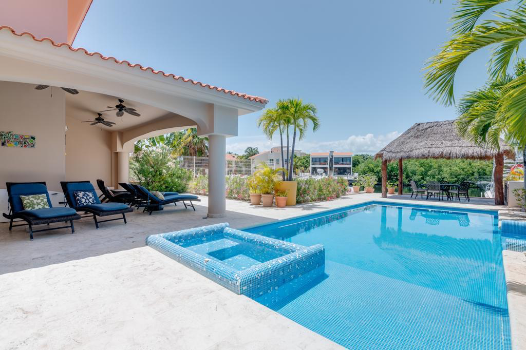 Casa en venta en Puerto Aventuras, Playa del Carmen — foto 1 de 11