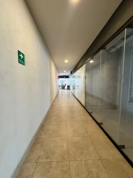 Local en venta en Fraccionamiento Las Estancias, Monterrey — foto 2 de 4