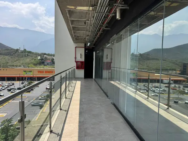 Local en venta en Fraccionamiento Las Estancias, Monterrey — foto 2 de 3