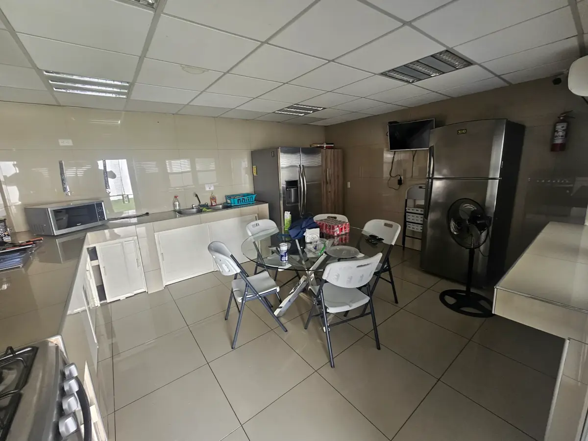 Vista 5 de Propiedad en Renta 
Oficinas / Bodega / Centro de Operaciones 
Colonia Burócratas Municipales