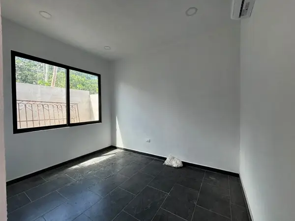 OFICINA NUEVA EN RENTA. MONTES DE AME, MERIDA