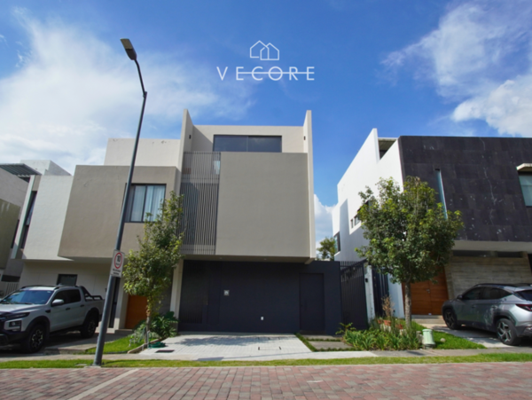 CASA EN VENTA EN BOSQUES VALLARTA, ZAPOPAN
