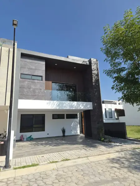 Hermosa Casa en Venta Parque Queretaro Lomas de Angelopolis