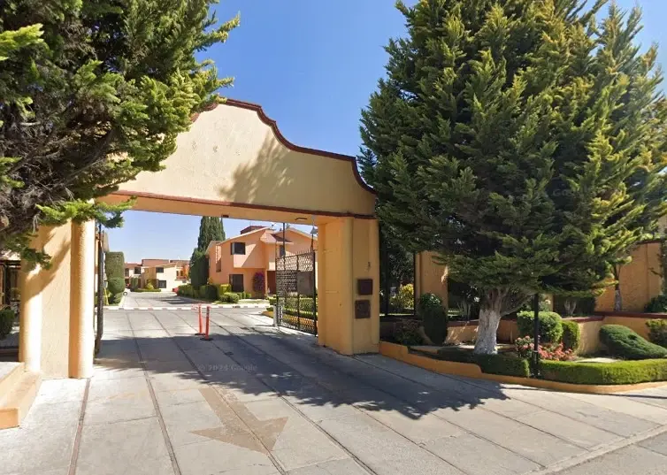 Casa en venta en Coaxustenco, Metepec — foto 1 de 30