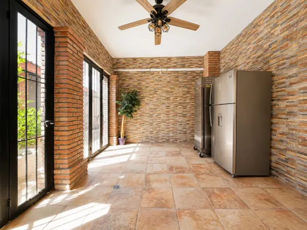 Casa en Venta en Ampliación La Rosita con Despacho Independiente y Departamento Integrado