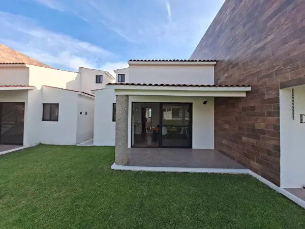 Venta de casa con alberca en Yecapixtla, Morelos