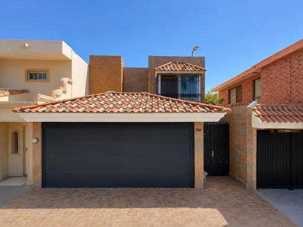 Casa en Venta en Ampliación La Rosita con Despacho Independiente y Departamento Integrado