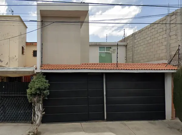 Casa en Remate Hipotecario en Fraccionamiento Cerrado en Toluca
