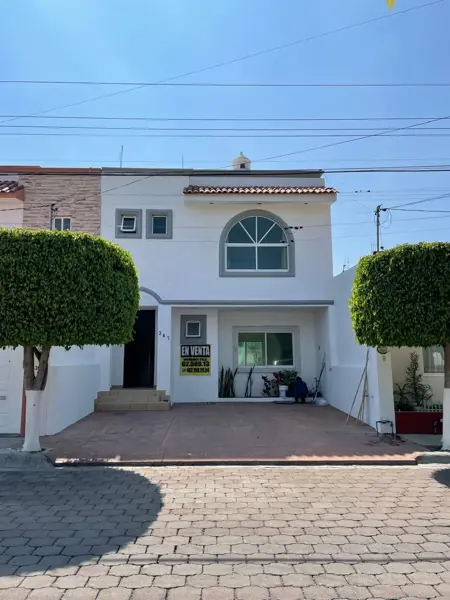 Amplia casa en venta en El Cortijo, Irapuato