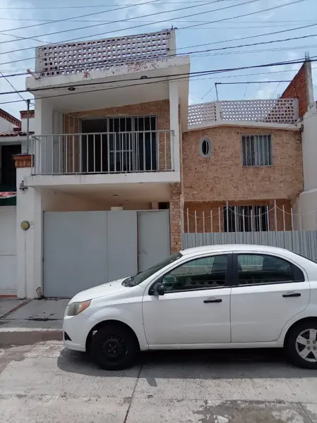 Casa en Venta en La Pradera, Irapuato: Amplia y Bien Ubicada