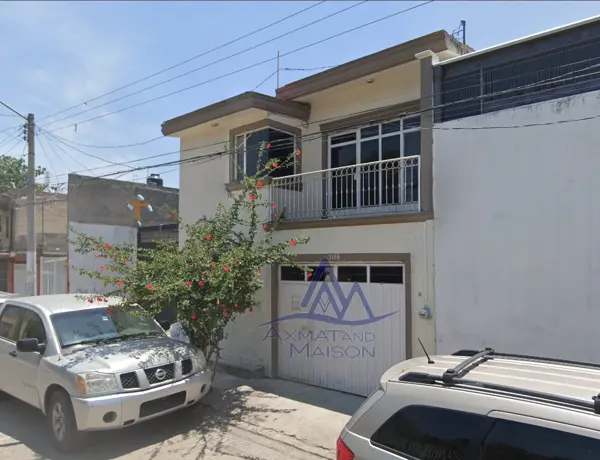 Casa en Venta en Miramar, Zapopan: Ubicación Privilegiada y Comodidades JX