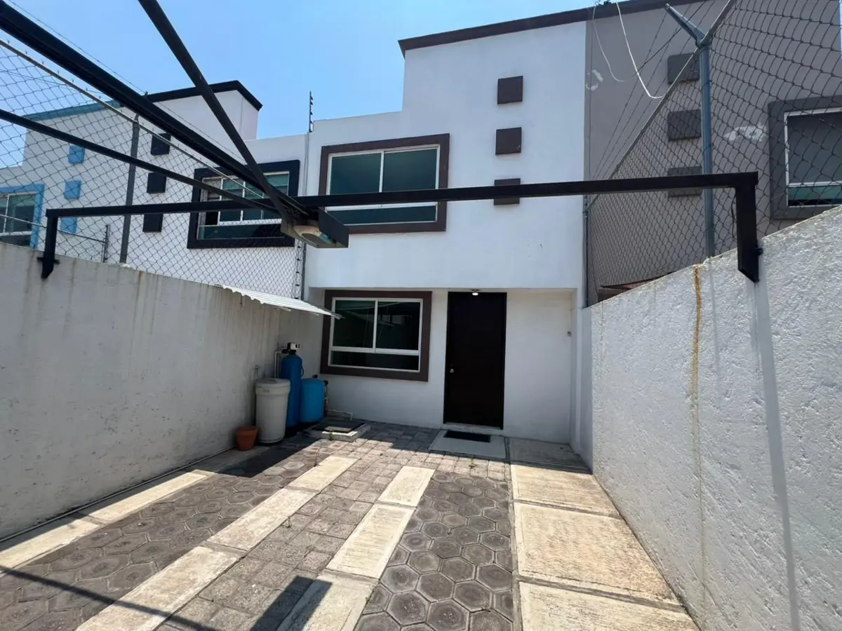 Casa en renta en Lomas de la Carcaña, San Pedro Cholula — foto 1 de 17