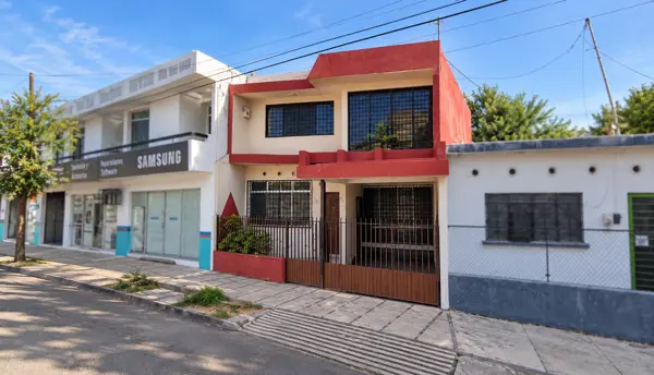 Casa en venta en Colima, Magisterial - Amplia y bien ubicada