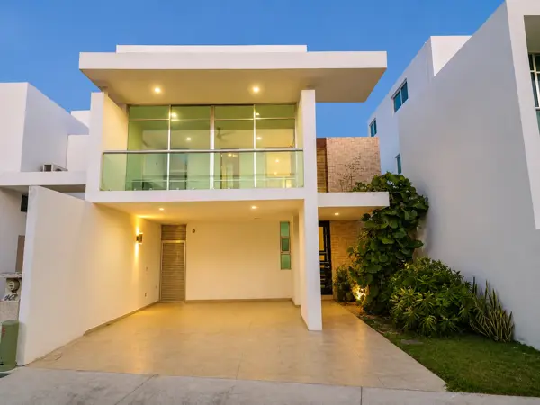 Casa Alta en Venta en Privada Altabrisa Residencial, Mérida, Entrega Inmediata