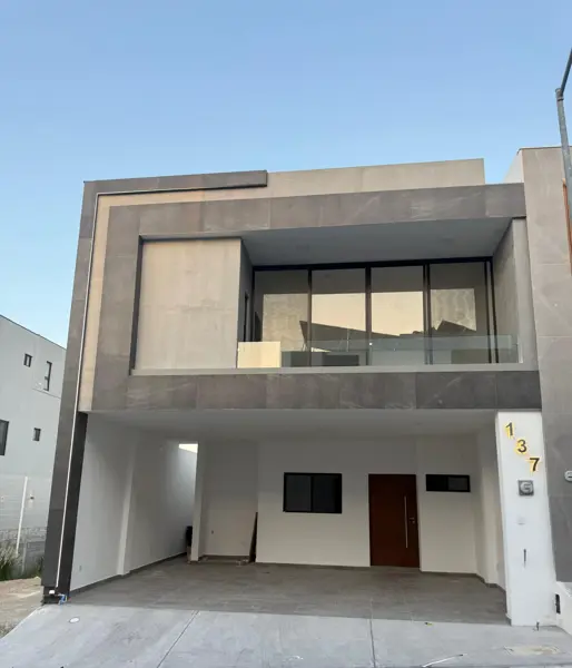 Casa en venta en privada con seguridad y casa club