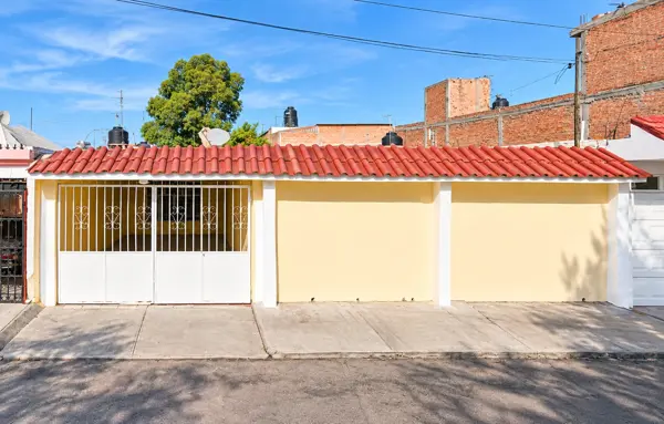 Amplia Casa en Venta en Valle del Guadiana, Durango - Excelente Ubicación