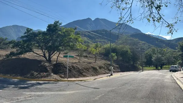 Terreno en Venta en Hacienda los Encinos, Monterrey, Nuevo León 3