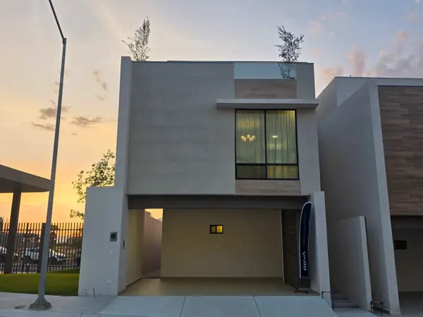 Casa en Venta en la Reserva, Arriba de Leones