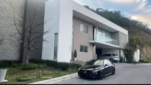 CASA EN RENTA EN CARRETERA NACIONAL