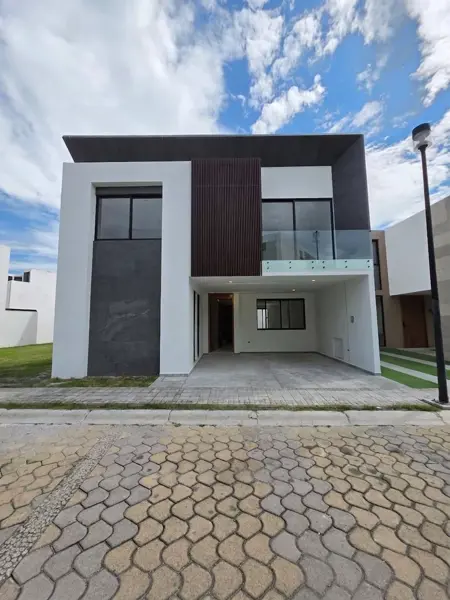 Casa en  venta  en Puebla  Lomas de Angelópolis Parque Oaxaca Recámara en planta baja y roof
