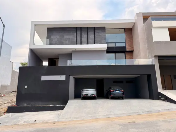 Casa en venta en Carretera Nacional / Bosques de las Misiones
