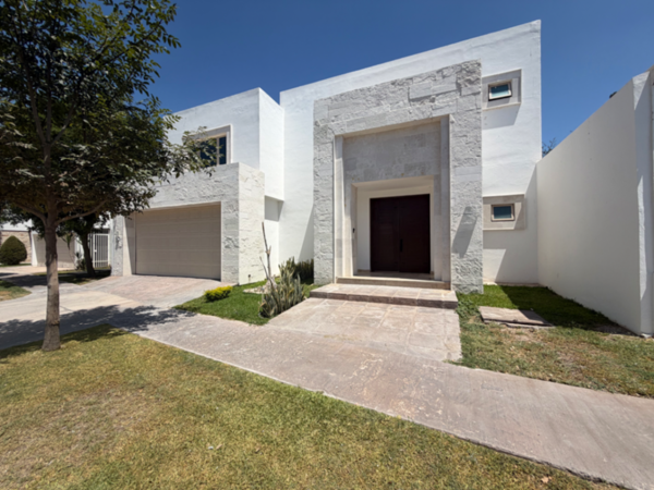 Casa en Renta en Torreón con alberca. Residencial Las Villas
