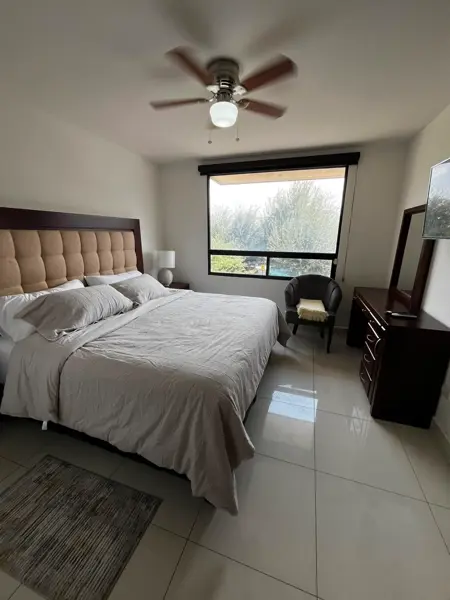 Casa amueblada 4 rec en esquina frente al parque en Escobedo
