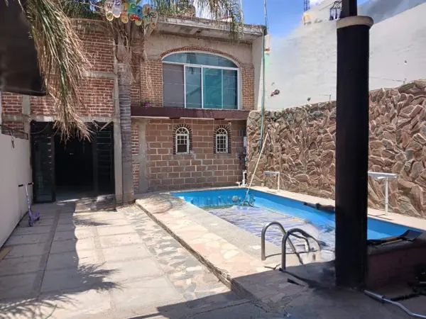 Venta de Casa de Campo en León, Paraiso Real - 5 Recámaras con Amplia área de convivencia