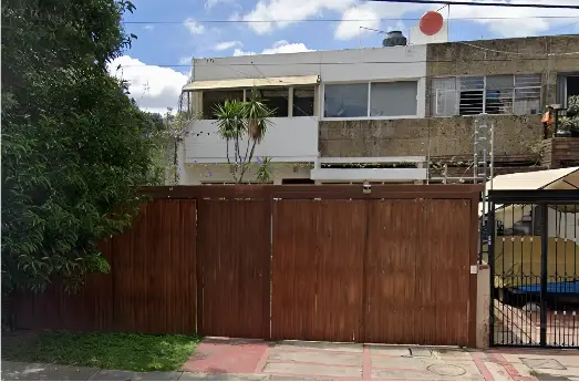 Casa en Venta en Jardines de Chapalita, Zapopan - Amplia y Bien Ubicada