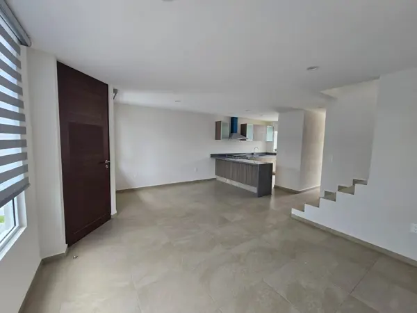 Casa en Renta en Zákia, El Marqués, Querétaro - Moderna con Jardín y Seguridad