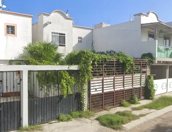 Casa en Remate Bancario en Supermanzana 77, Benito Juárez, Quintana Roo
