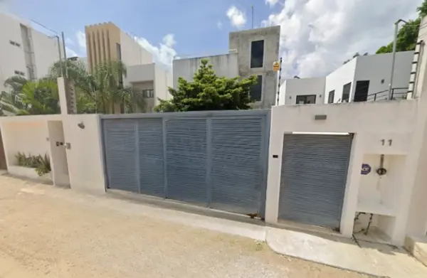 Casa en Venta en La Veleta, Tulum: Amplia con 3 Recámaras y Patio