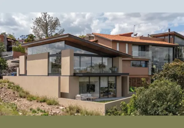 CASA EN VENTA EN CLUB Y DENTRO DEL CAMPO DE GOLF ALTOZANO, MORELIA