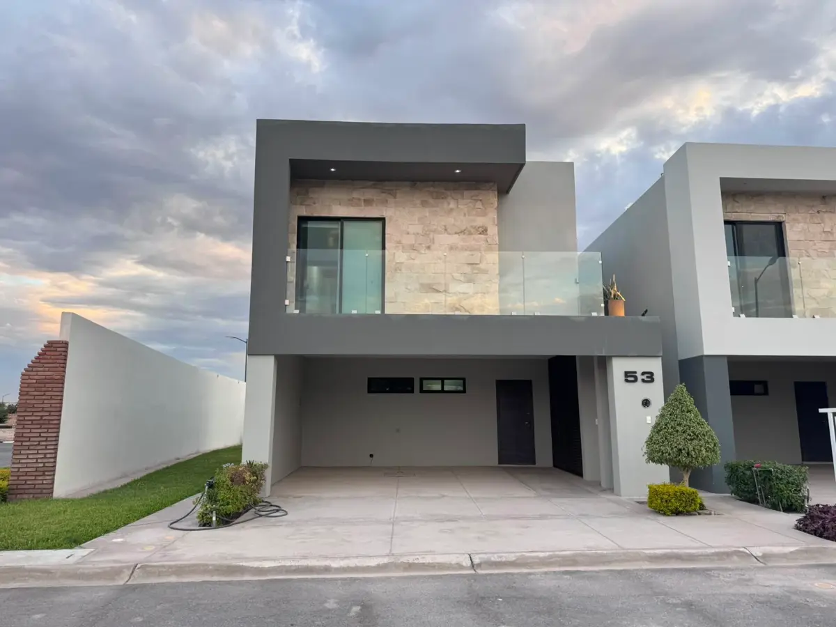 CASA EN VENTA EN CERRADA VIZCAYA COMPOTERRA, TORREON, COAH CASA EN VENTA EN CERRADA VIZCAYA COMPOTERRA, TORREON, COAH