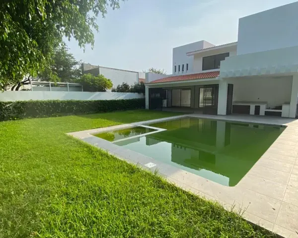 Casa en Venta en Paraíso Country Club, Emiliano Zapata - Espaciosa y con Excelentes Amenidades JX