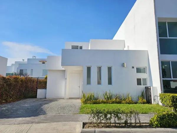 Casa en Renta en AMUEBLADA en Puebla Blanca, Recámara en Planta Baja, Excelente Opción con Ubicación