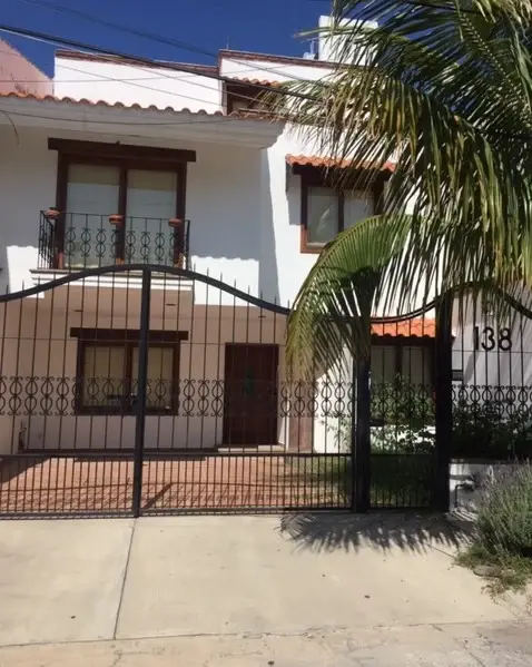Casa con Estudio en Privada Zona Norte – Real de Bugambilias (León, Gto.)
