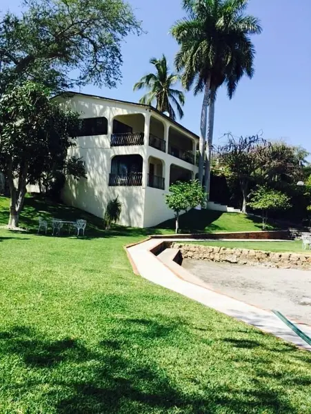CASA EN VENTA  EN TEQUES FRENTE AL LAGO