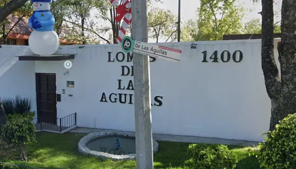 ¡CASA EN VENTA EN FRACCIONAMIENTO! PRECIO CON DESCUENTO VIVE EN LOMAS DE LAS AGUILAS Y AHORRA