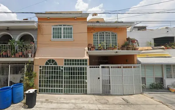 ¡CASA EN REMATE! AHORRA DINERO CON ESTA OPORTUNIDAD Y VIVE EN ZAPOPAN, REMATE GRAN OPORTUNIDAD