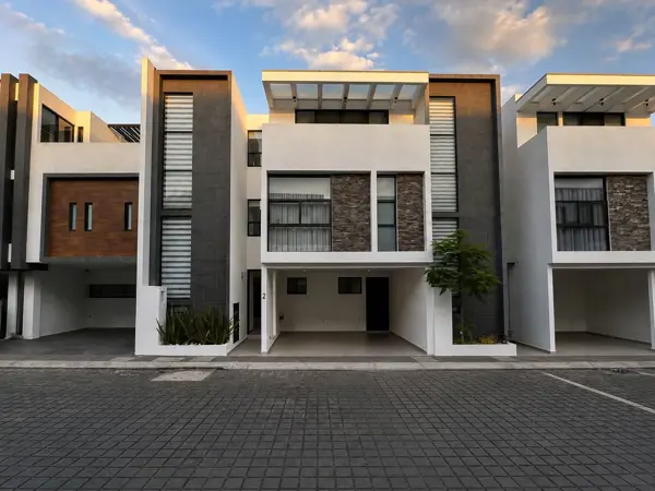 Exclusiva casa en venta en Fraccionamiento Camino de Santiago, zona La Carcaña
