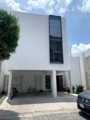 Renta casa amueblada. Cluster Puebla Blanca. Lomas de Angelópolis