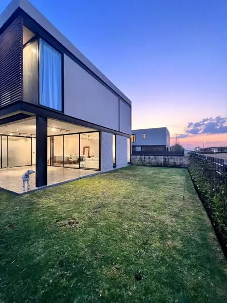 Hermosa Residencia en Venta en Lomas del Campanario, Terreno Excedente, de LUJO! — foto 1 de 37