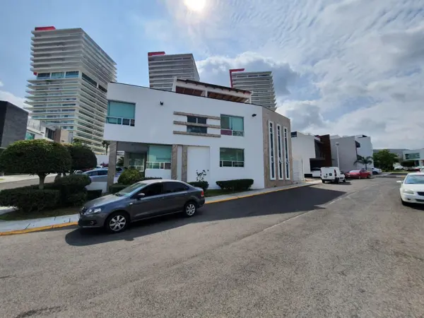 Se Vende Casa en Claustros de las Misiones, Centro Sur de 3 Niveles, Ubicadísima — foto 1 de 18