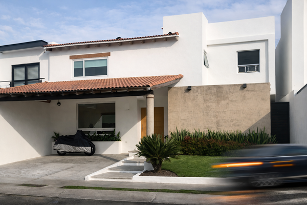Residencia en Misión San Jerónimo, 4 Habitaciones, Estudio, Cto Serv, Jardín.. — foto 1 de 13